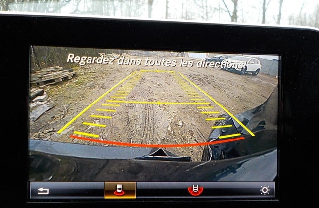 Mercedes-Benz Klasa V cena 86900 przebieg: 211818, rok produkcji 2018 z Poręba małe 742